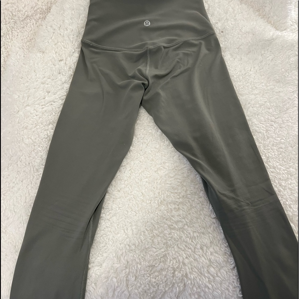 Lululemon leggings aligned